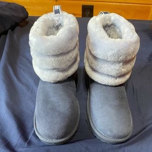 New UGG girl big kid boots size 5, fits women’s 7